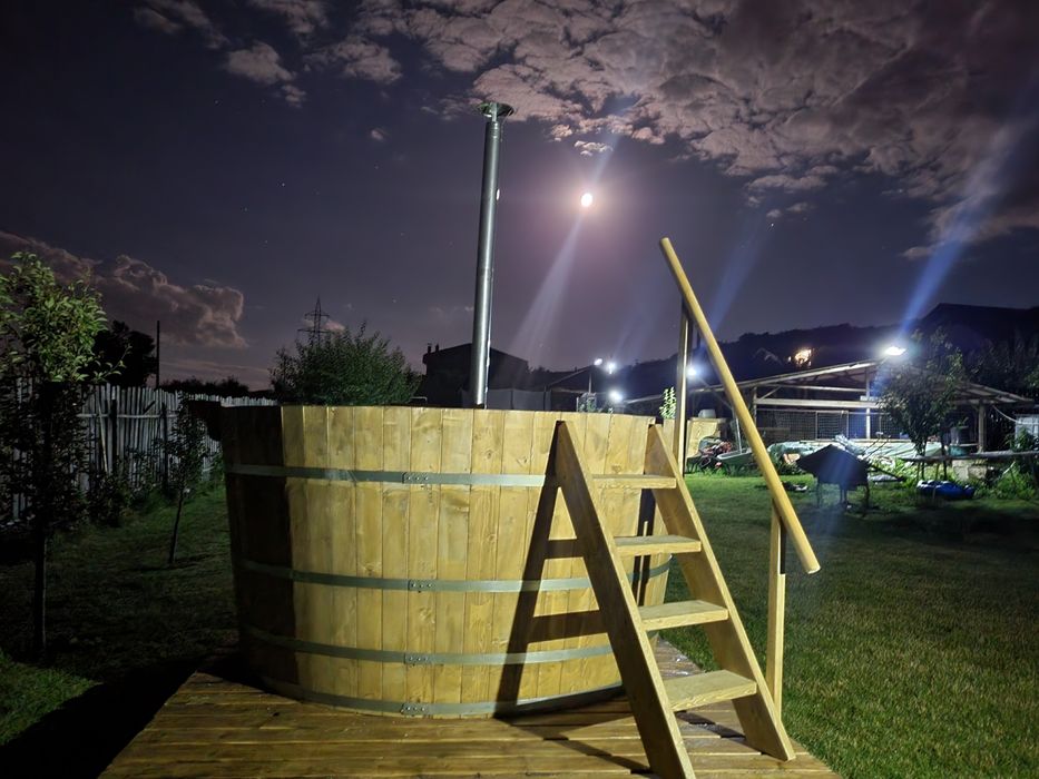 Ciubar lemn masiv, JACUZZI, SPA,  POD, PODIUM,  TREPTE.