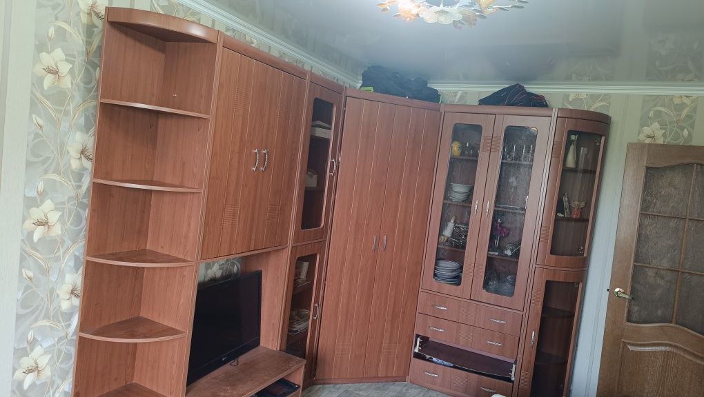 Продам сервант дёшево