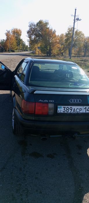 Автомобиль ауди 80 б4