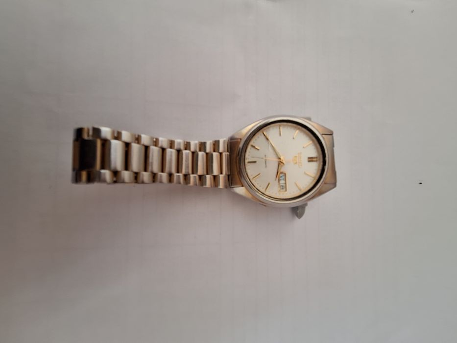 Продавам ръчен часовник "Seiko 5".