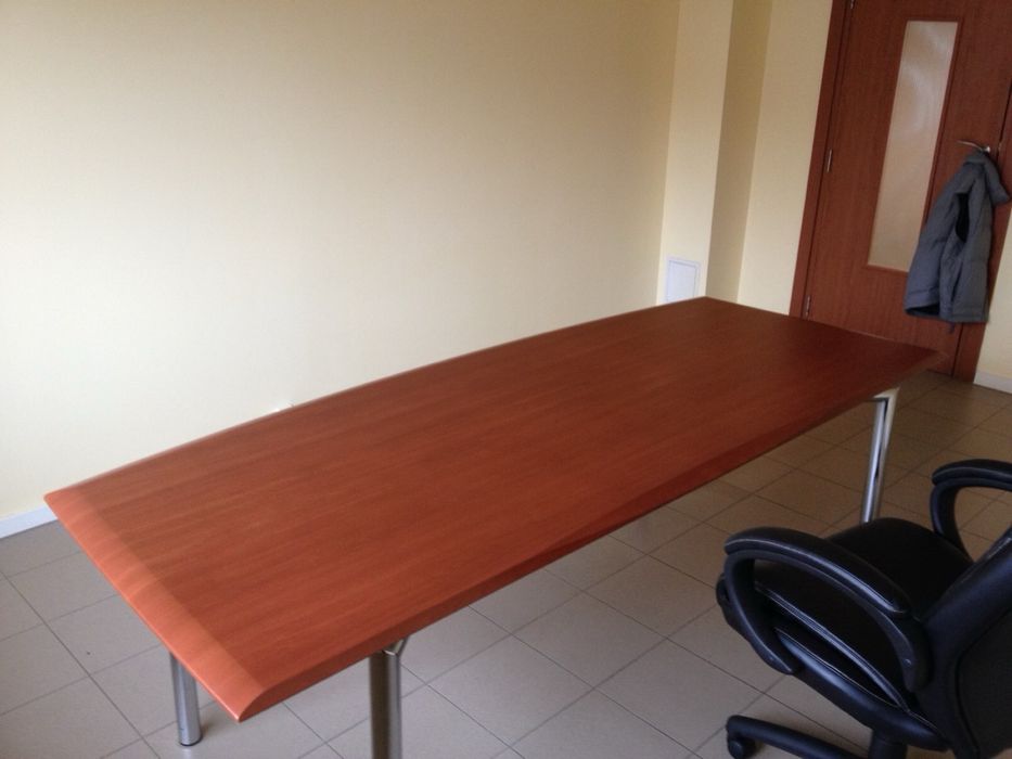 Италианско бюро с хромирани крака