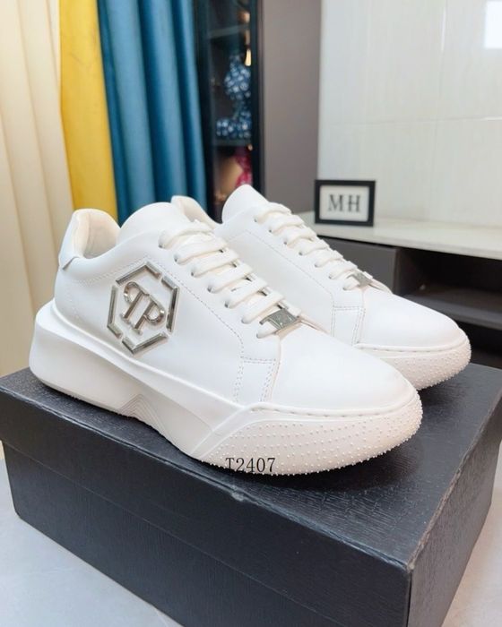 Philip plein godzila, nefolositii, noi