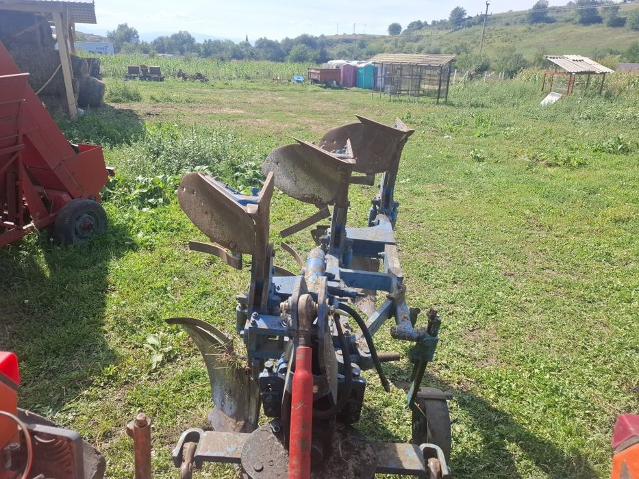 Vând plug reversibil 3 brazde