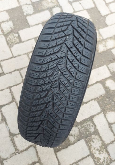 O bucată 225/60 R18 M+S iarnă - una Michelin Goodyear Yokohama