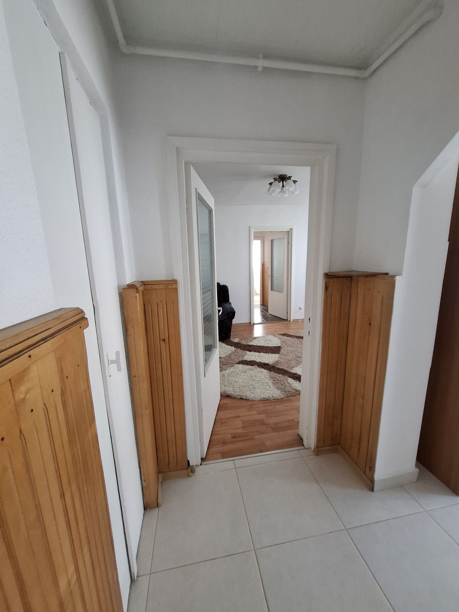 Apartament cu 4 camere, etajul II, acoperis schimbat (tigla metalica).