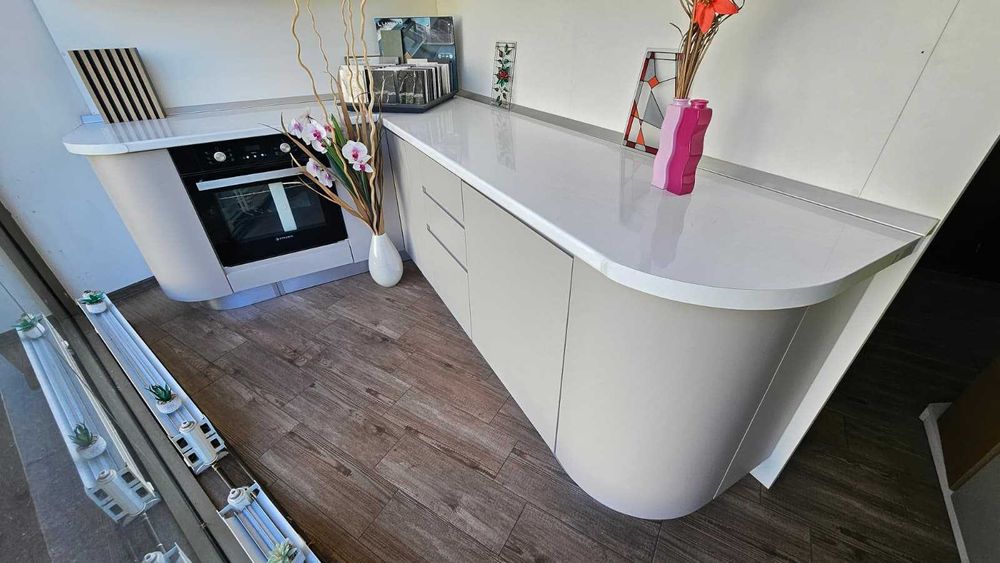Mobila Bucatarie curbata din MDF vopsit L 2.40 ml /1.80 ml - 2000 euro