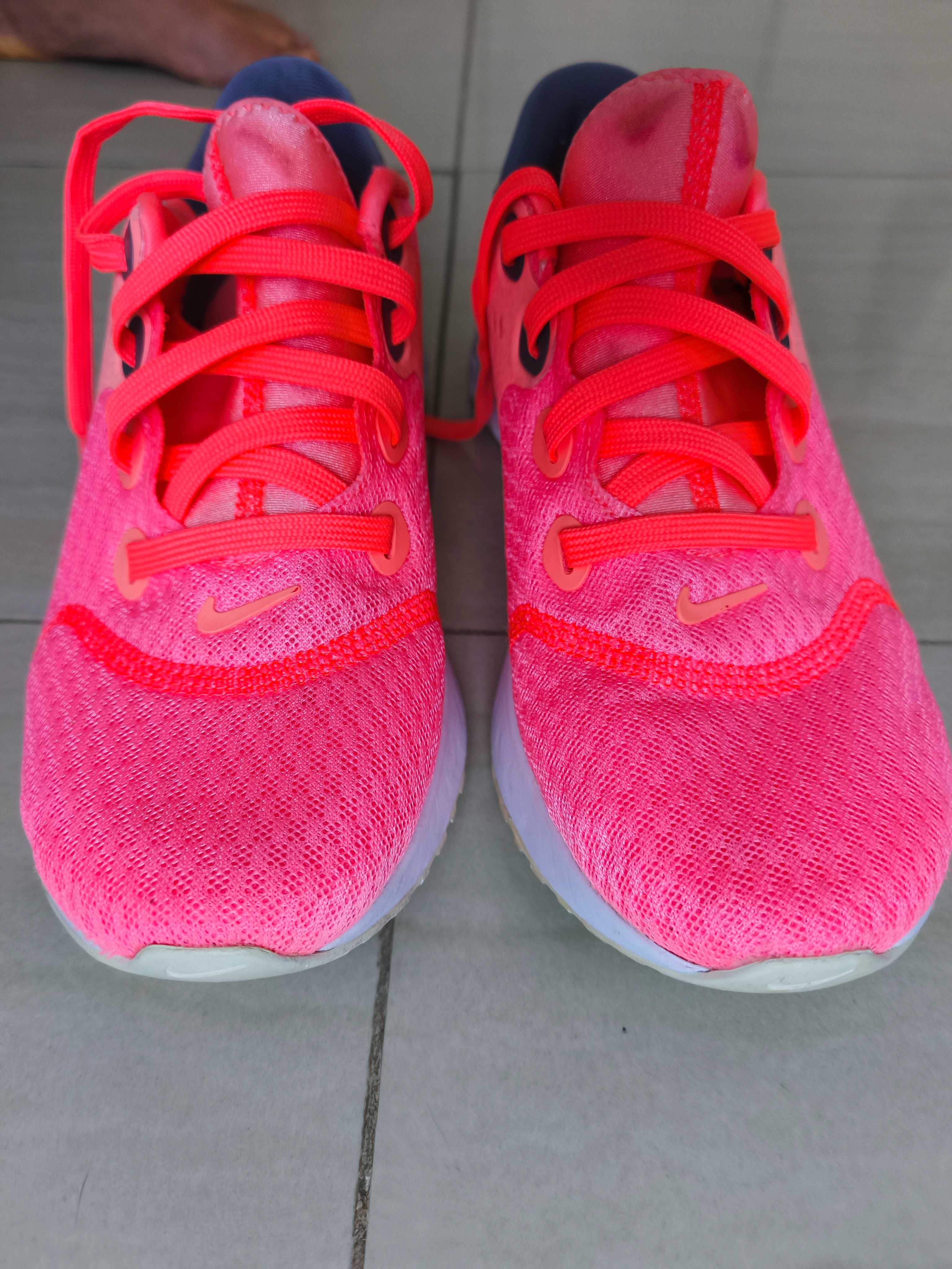 Nike Legend  REACT W