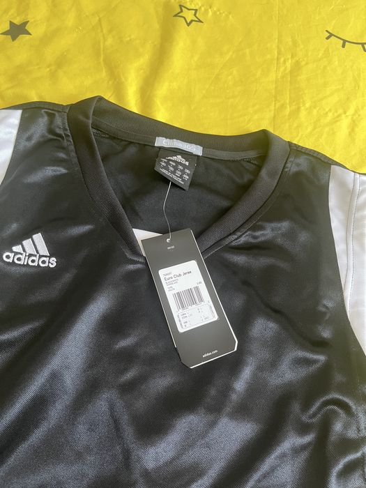 Maieu Adidas nou cu eticheta