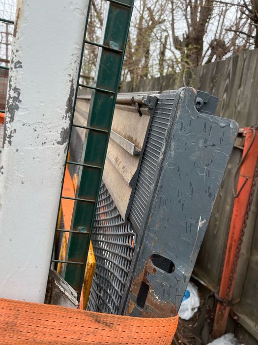 Lada sprinter lungime 4,20 metri  lățime 2,20 metri