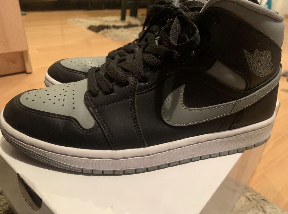 Adidasi Jordan 1 Mid Gri-Negru