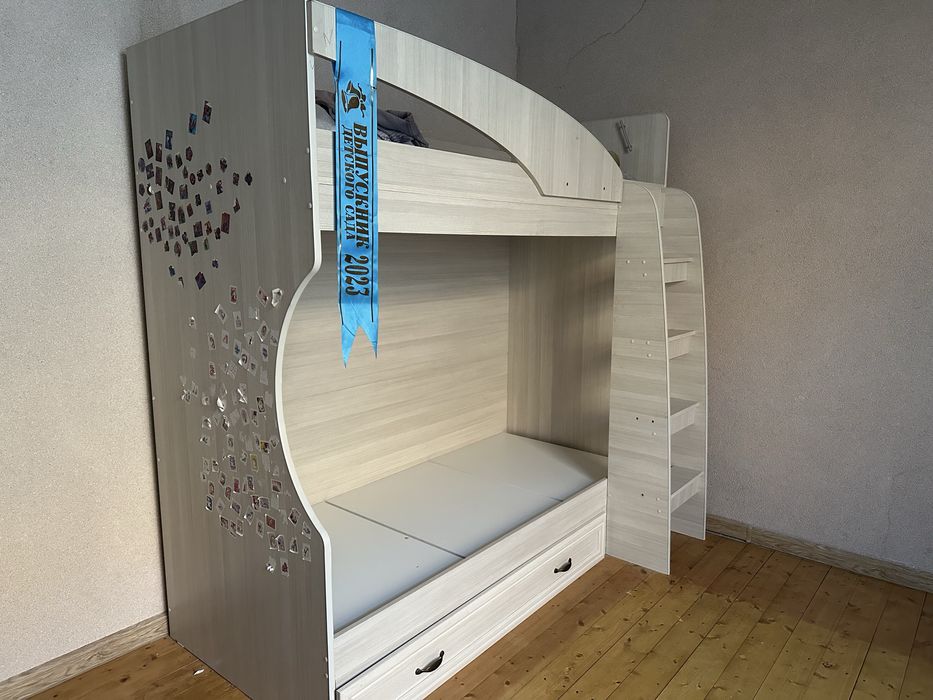 Двухъярусная кровать