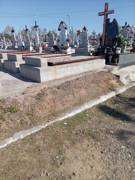 Vand loc de veci  cimitirul nord Craiova