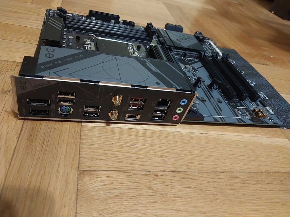 AMD Ryzen 7 9800X3D + Gigabyte B650 Eagle AX Wi-Fi