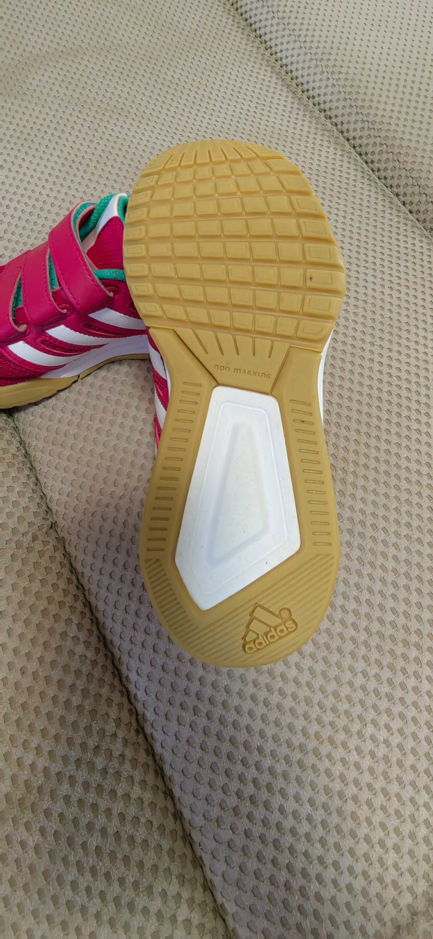 Маратонки Adidas 34
