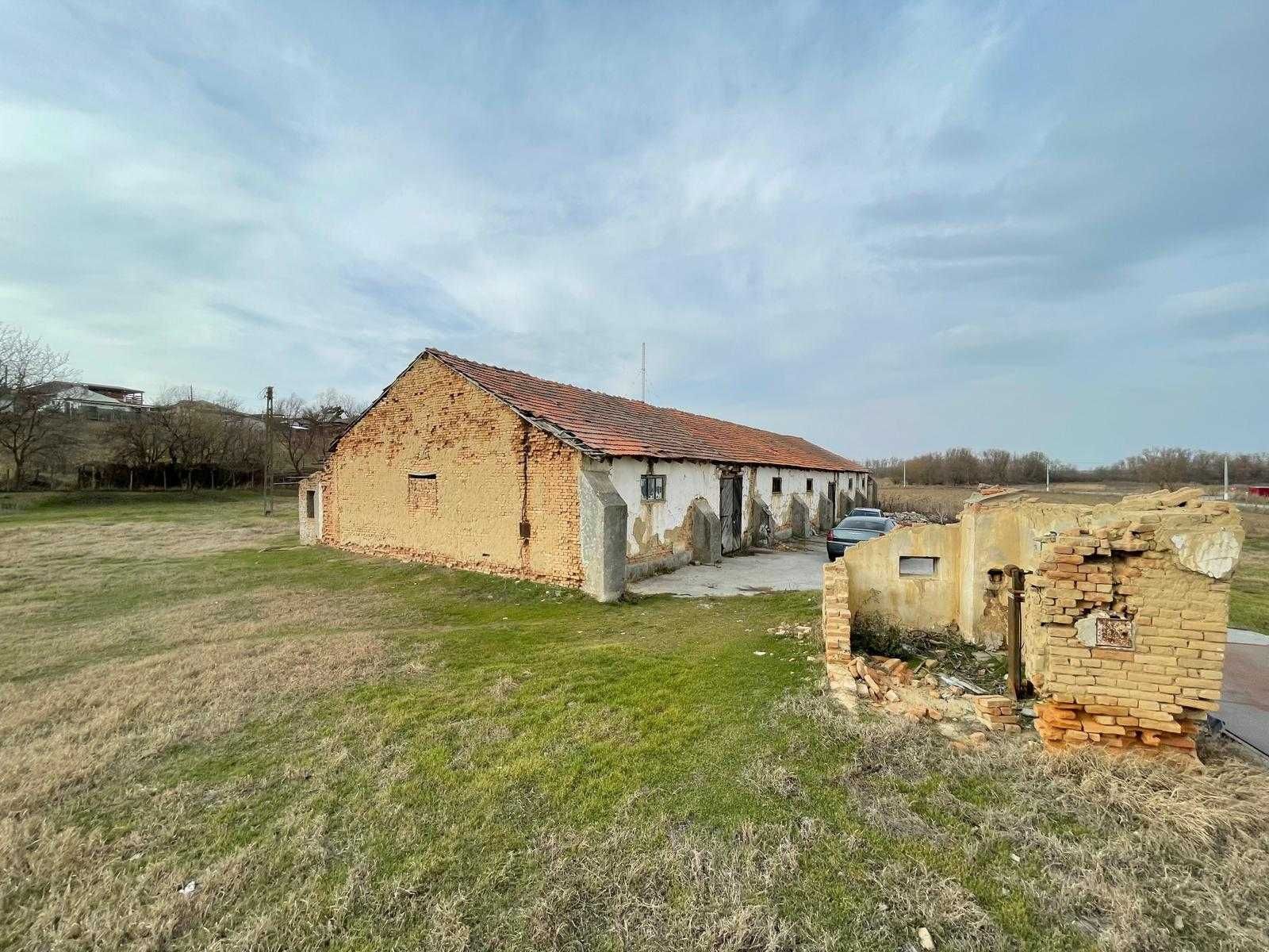 Teren de 3700 mp și Multiple Construcții în Delta Dunarii