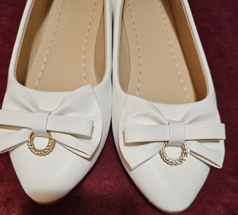 Pantofi albi mărime 35