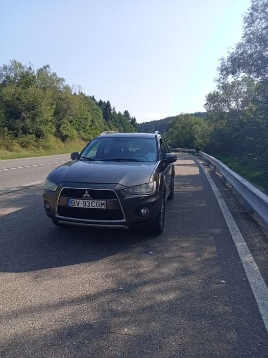 Vând Mitsubishi Qutlander