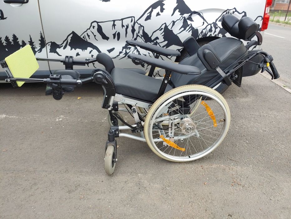 Scaun rulant neurologic,rabatabil,reglabila hidraulic.