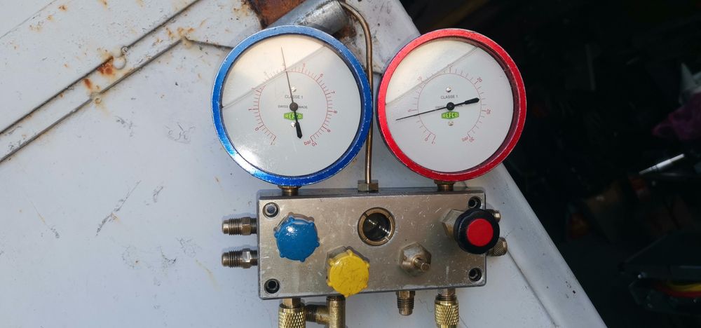 De vanzare set de baterii manometre refco M4-3-DELUXE-F-R12-CCL-60