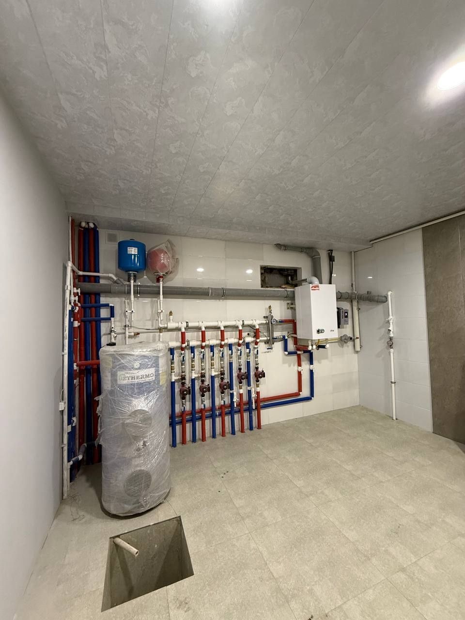 Dombrobod.1.9 sotik. 300m2. 5xona