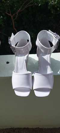 Дамски нови сандали Gianni