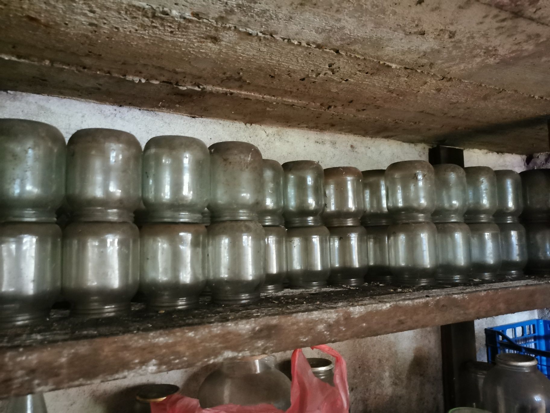 Подарявам буркани Омния