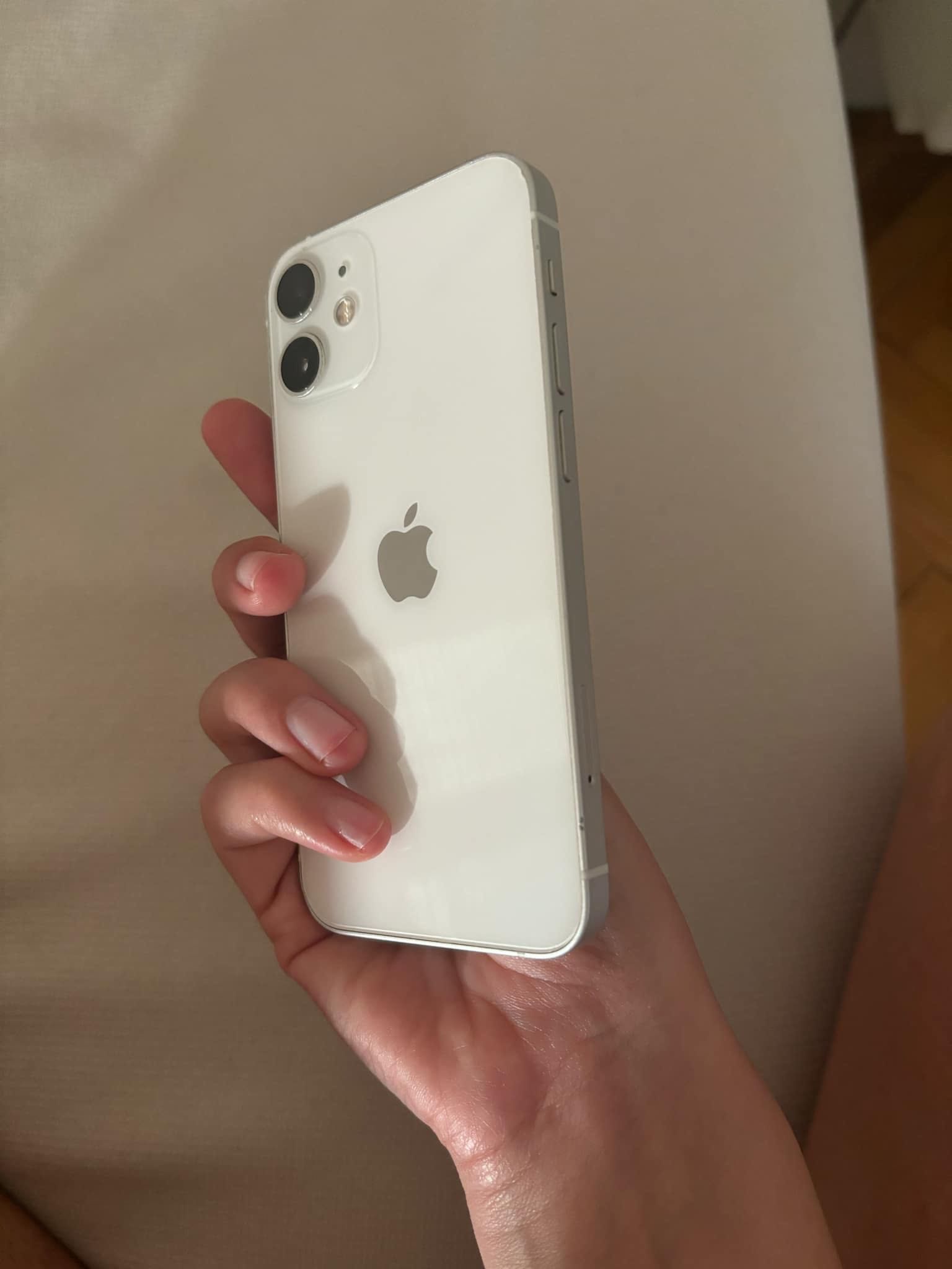 Продавам Iphone 12 mini