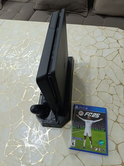 Playstation PS4, Slim
