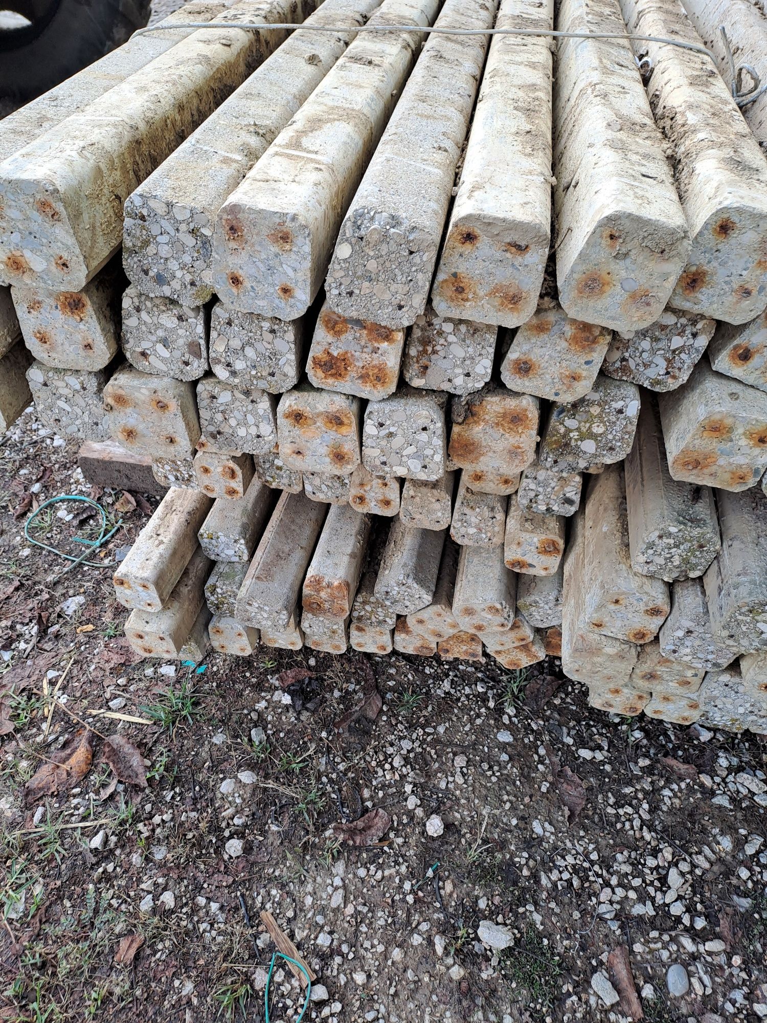 Stalpi de beton vibrat