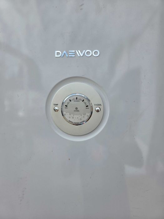 Хладилник с долен фризер Daewoo