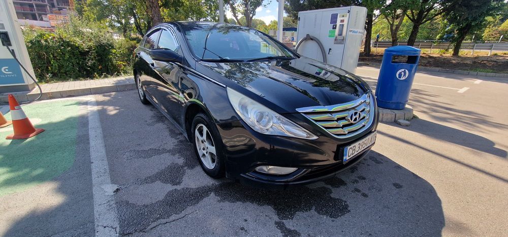 Hyundai Sonata..