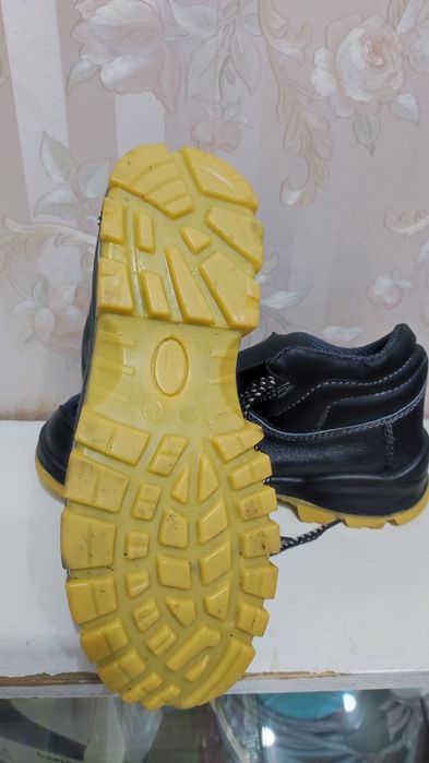 Ботинки 43 размер.