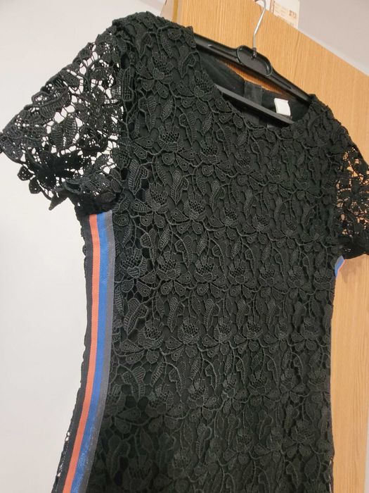 Rochie HUGO BOSS neagra din dantela, midi, marimea S, foarte eleganta