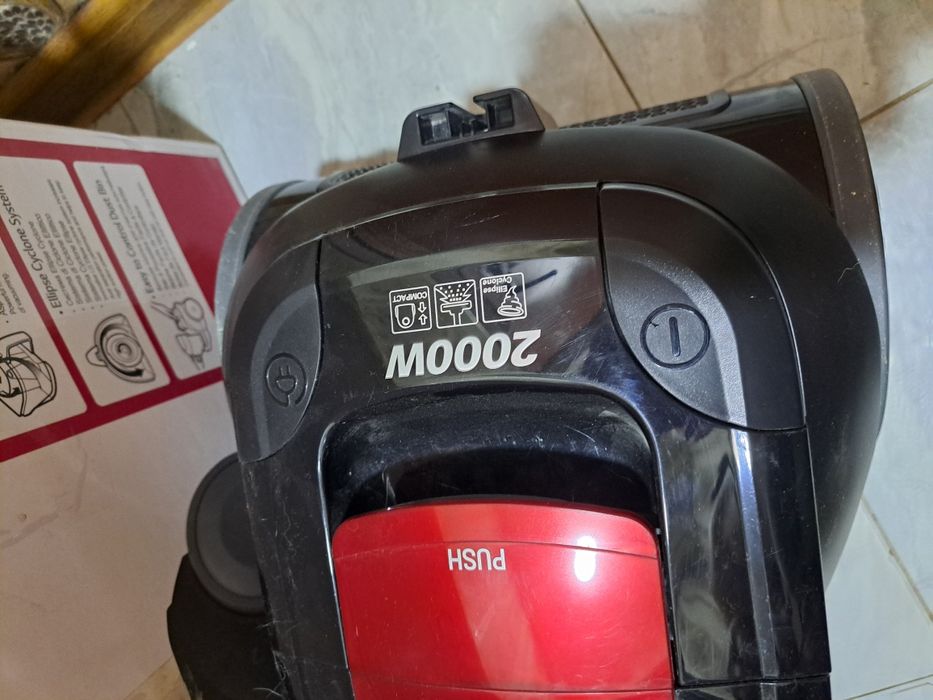 Продам Пылесос LG 2000