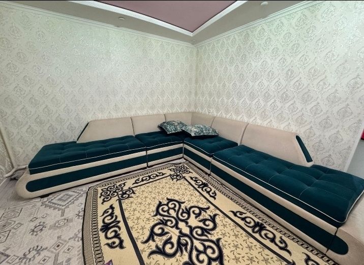 Угловой диван в хорошем состояний