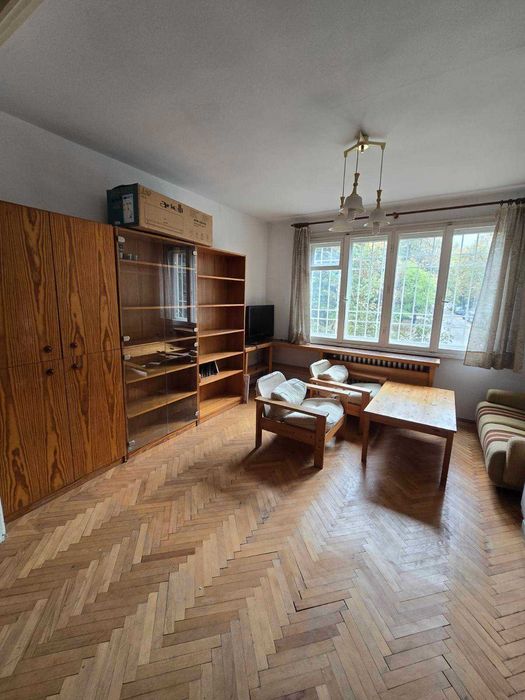 Продава се двустаен тухлен апартамент в кв. "Гео Милев"