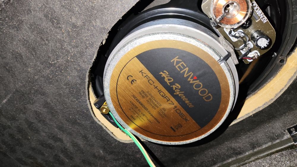 Kenwood 700w kolonka sotiladi