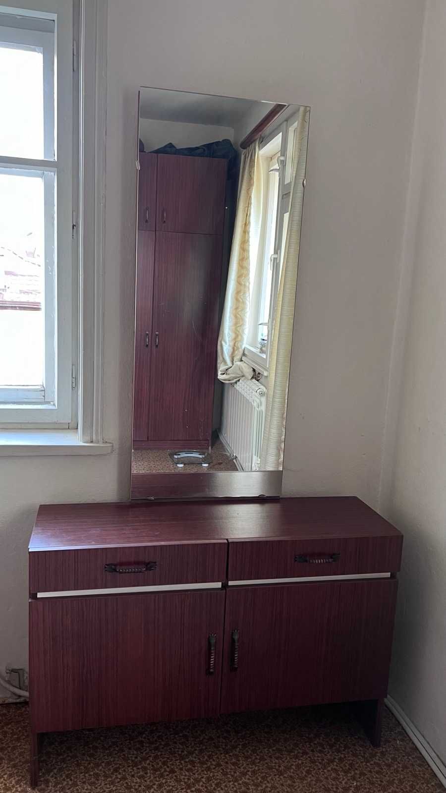 Продава спалня+матрак+ гардероби и тоалетка + нощни шкафчета - 2 бр.