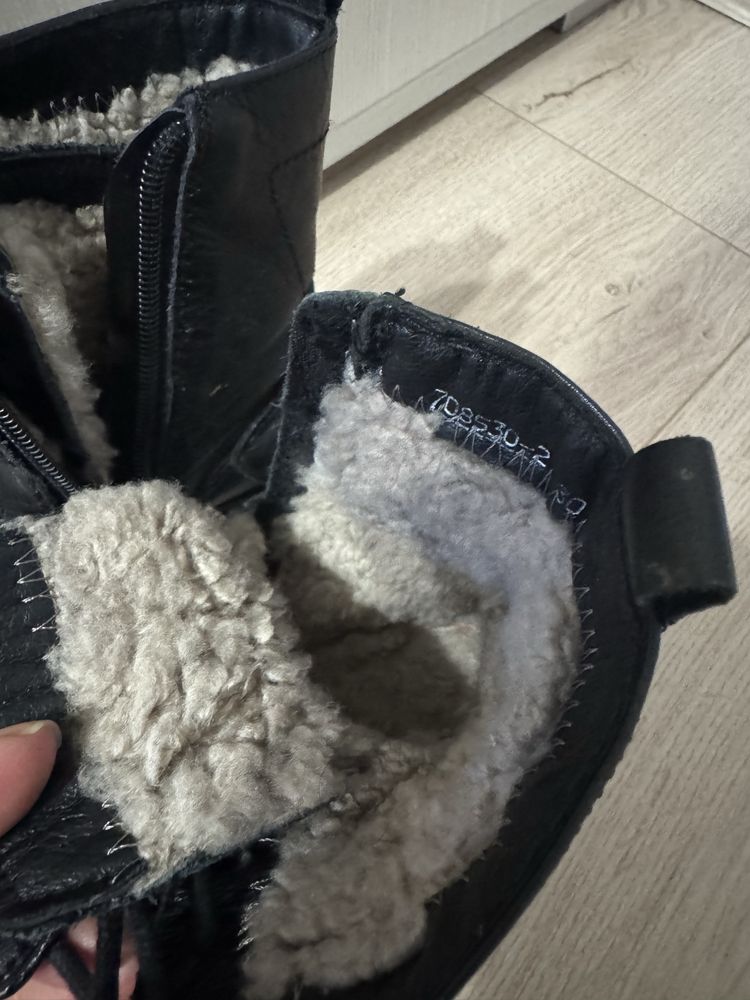 Продам зимние ботинки на девочку