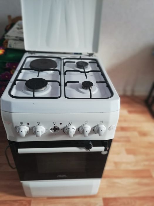 Продам газ плиту.Духовка и плитка электр.3 камфо.газовое и автоподжик