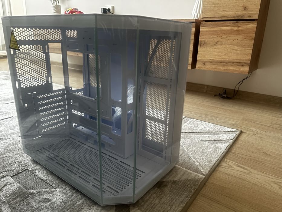 БЯЛА PC кутия Fish Tank