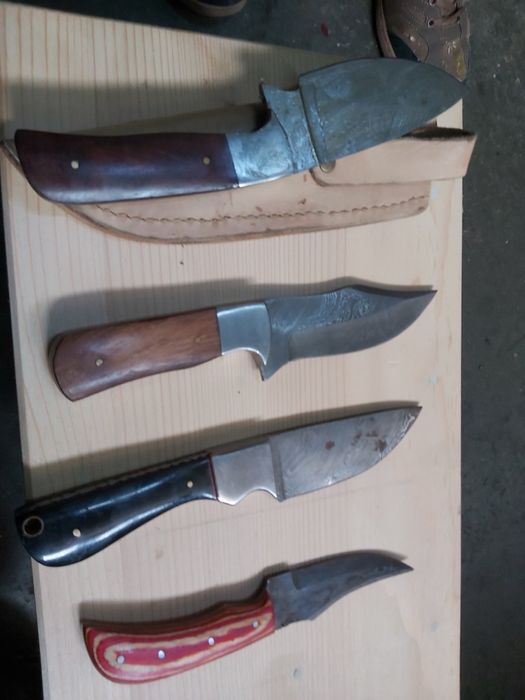 Cutite vânătoare si camping deosebite.