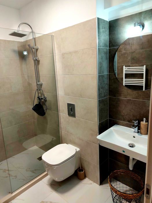 AC. Închiriez apartament lux 2 camere,regim hotelier 250 lei.