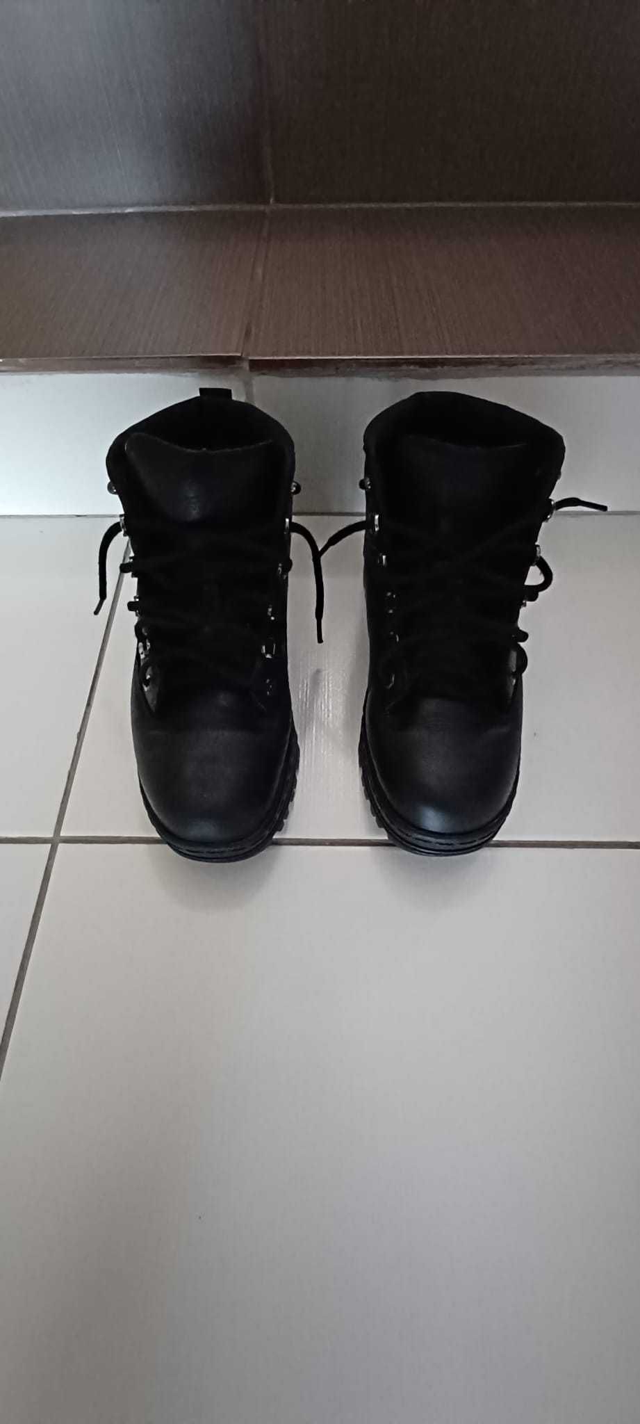 Bocanci NIKE 40, piele, negri