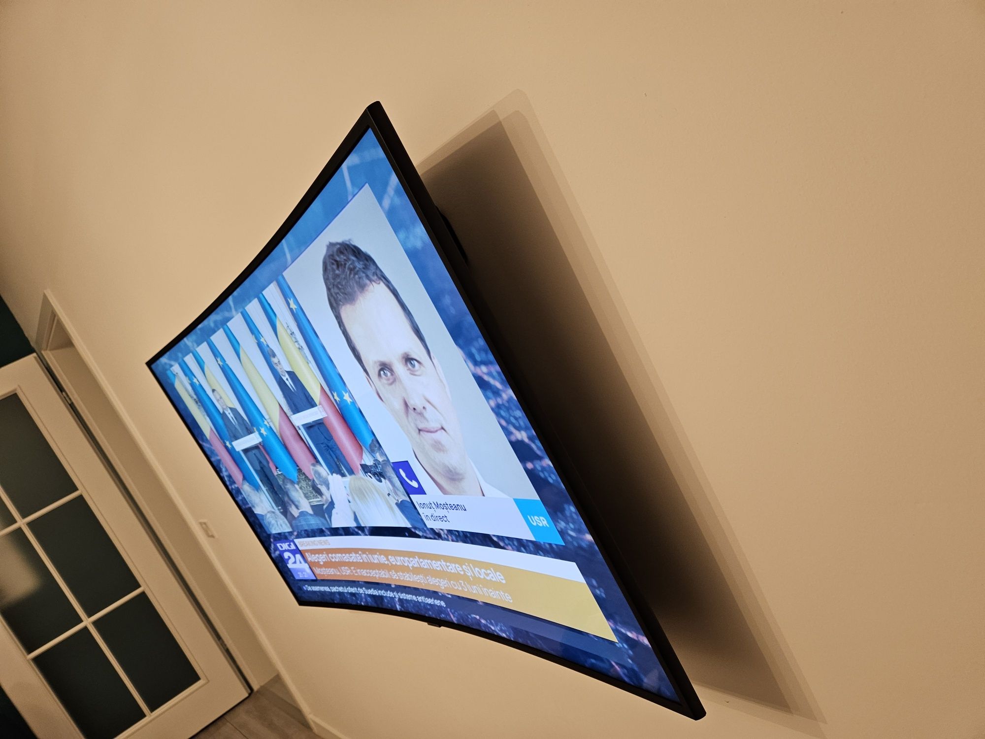 Televizor LED Curbat Smart Samsung 138 cm, 4k Ultra HD, clasa A