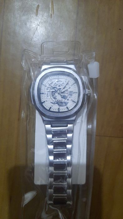 СРОЧНО продаются часы новые,хорошые рекомендуем