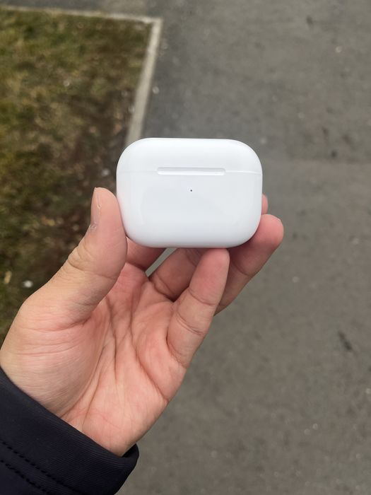 Продам Новые наушники AirPods