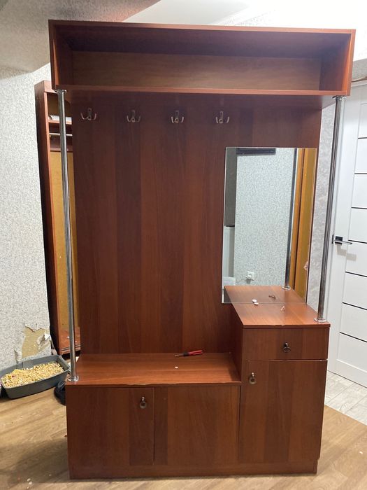 Шкаф для прихожей с зеркалом