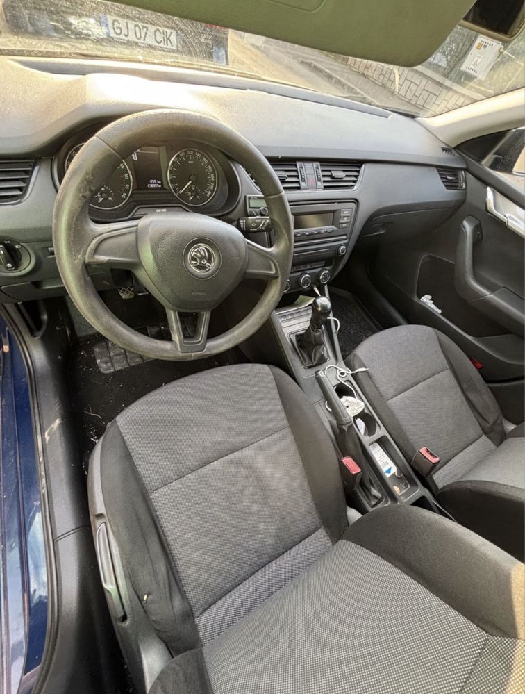 Skoda Octavia 2015 luna a 9 a