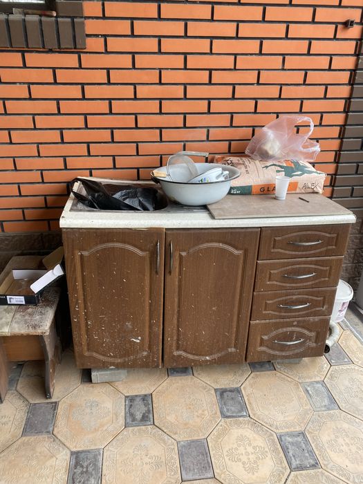 Бесплатно Шкаф с мойкой и с  стульчиком